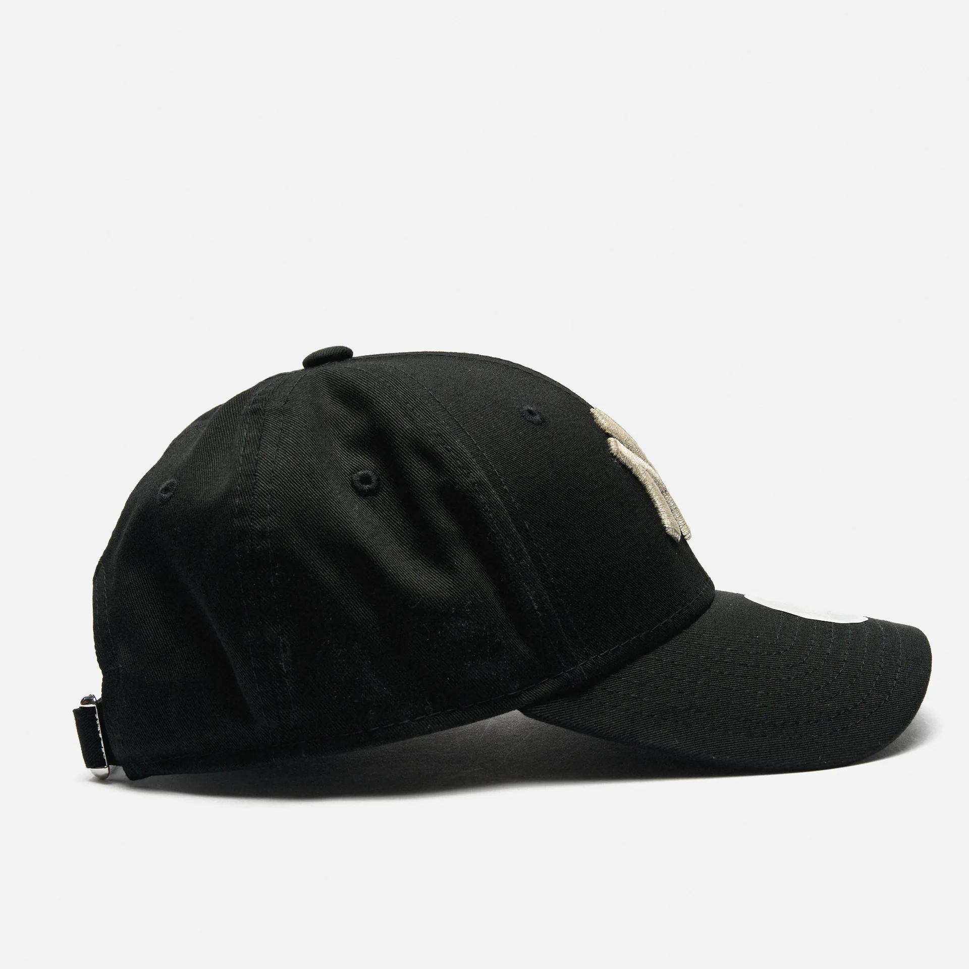 New Era Wmns Metallic Logo 9Forty NY Yankees Stapback Cap Black